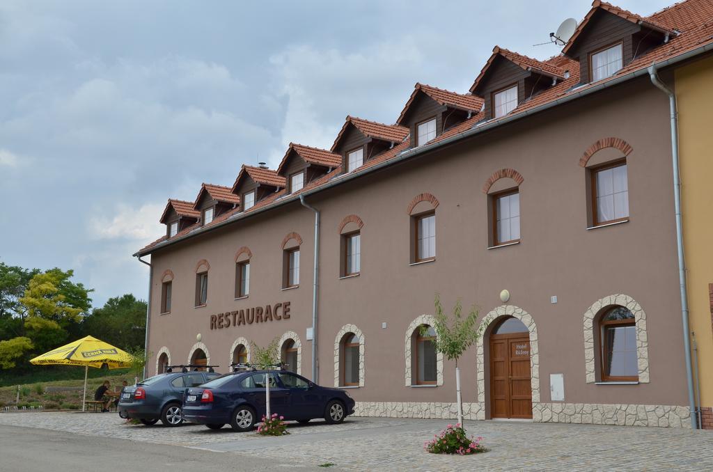 Hotel Ruzeny Hustopeče Buitenkant foto
