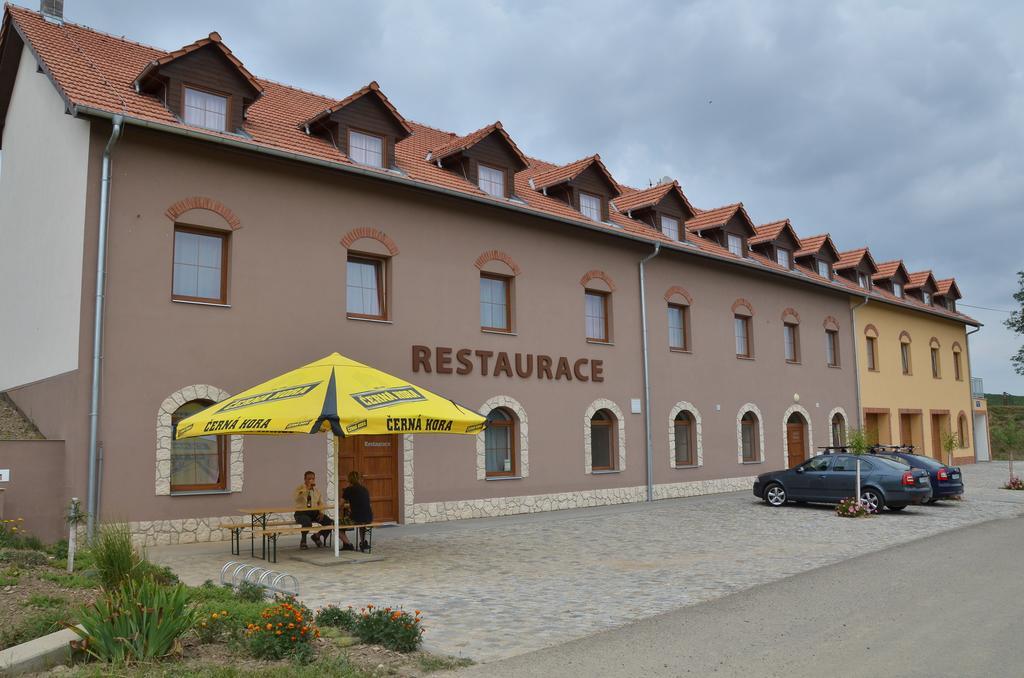 Hotel Ruzeny Hustopeče Buitenkant foto