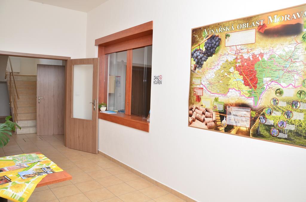 Hotel Ruzeny Hustopeče Buitenkant foto