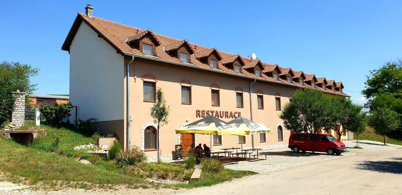Hotel Ruzeny Hustopeče Buitenkant foto